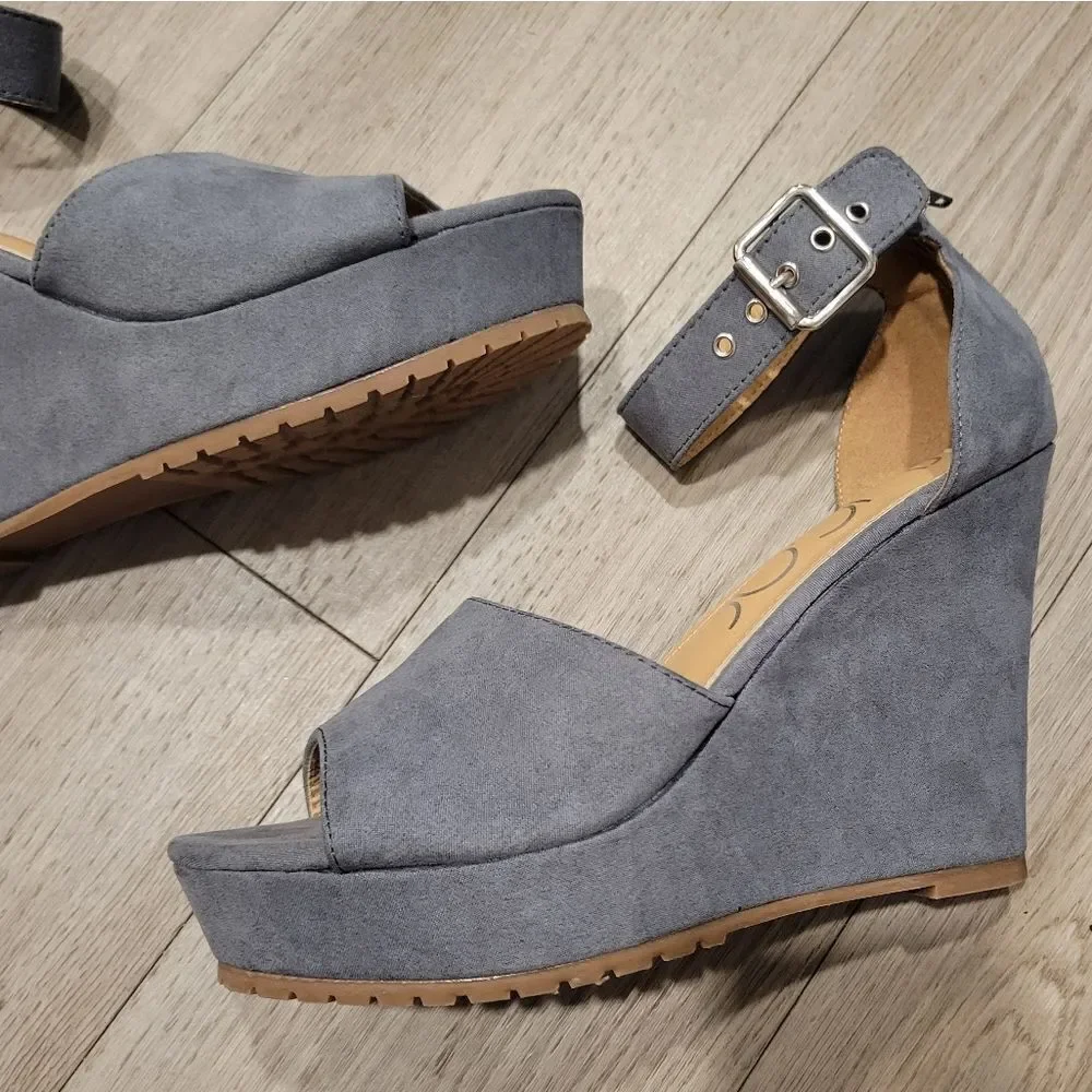 Sugar Hamptons Womens Gray Covered  Peep Toe Ankle Strap Back Zip Wedge Size 9